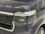 LEDヘッドライトは、点灯の瞬間から最大光量を発揮し、突然暗くなるトンネルなどでの安定感を高めます。