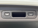 【パワーバックドア】スマートキーや運転席のボタンを押すだけでリアゲートが自動で開閉します!荷物を持っている時や、高い位置にあるバックドアを閉める際に便利な機能です♪