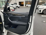 BMWを熟知したメカニックによる100項目の点検・整備を行います。不具合箇所、交換時期に達している部品に関しましては、全て当社負担で交換してからのご納車となります