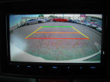 バックモニター シフトレバーを「R」位置にすると、自動的に後方の画像を表示します。車庫入れなどでバックする際に後方確認ができて便利です。