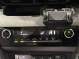 AUTOエアコンを装備しています♪室内の温度を設定するとセンサーが室温を感知して、温度、風量を自動的にコントロ-ルして快適な空間を作ってくれます!