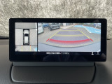 狭い場所での駐車やすれ違いなどでより的確な運転操作に役立つ360&deg;ビューモニターが装備されています。
