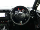 各操作スイッチなどもハンドルから手を放すことなく操作可能で安全運転に支援いたします!