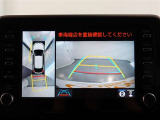 パノラミックビューモニター付きです。車両を上から見たような映像をモニター画面に表示。運転席からの目視では見にくい、車両周辺の状況をリアルタイムでしっかり確認できます。