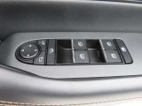 運転席のパワーウインドースイッチ部です。よく触れる場所だからこそ、使用状態があらわれますよね。ぜひこうした所もチェックしてください。