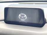 【マツダコネクトナビ】車内の雰囲気にマッチした一体型タイプのナビ。各種車輌設定やBluetooth再生等、様々な機能が楽しめます。直感的なダイヤル操作が可能で、使い勝手も良好です。