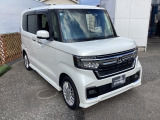 自社整備工場で点検整備をおこなってからお渡ししています。車検が残っている場合は『12ヶ月点検整備』を、車検整備付きの場合は『車検整備』をおこないます。整備費用は車両本体価格に含まれています。