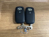 【スマートキー】 スマートキーを携帯していれば、ドアハンドルのボタンを押すだけでロックの解除ができます。