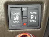 リアドアは乗り降りに便利な両側電動スライドドアです。また運転席に座っていながらスイッチ操作で自在にスライドドアを開け閉めできます。