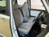 【運転席・助手席】内装ルームクリーニング済みです。しっかり綺麗にしていますので、是非、お確かめください。車に自信があるからこそ、是非一度ご来店頂き内外装も見てもらえると幸いです。