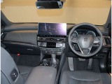 オシャレなインテリアで運転する気分も盛り上がりますよね^^