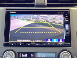 バックモニター付きで、車庫入れやバック時の後方確認をしっかりサポート。モニターに映し出される映像で死角も確認しやすく、狭い場所での駐車や後退時の操作をより安心して行えます。