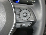 【レーダークルーズコントロール】(全車速追従機能付)付きです。車速に応じて追従支援してくれるので、ロングドライブも快適です。詳細は販売店スタッフまでおたずねください。