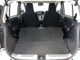 バックドアを上げた状態です。シートのアレンジ次第で荷室のスペースが変わります!用途に合わせて快適な室内を?