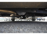 車両後方からの下回りです。マフラー防錆塗装や下回り防錆施工等も可能でございます。