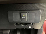 コーナーセンサーを車の前後に装備。障害物までの距離に応じて警告音を変えてお知らせ。縦列駐車時や駐車場・車庫などでの取り回しをサポートします。詳細は販売店スタッフまでおたずねください。