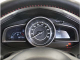 【明るく見やすいメーター】視認性が良く明るく見やすいメーター。運転者にとって見やすいメーターは運転していても疲れないですよね。