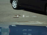 カラーヘッドアップディスプレイ付き。少ない視線移動で情報を確認できるので、運転の疲労軽減に繋がりますよ♪