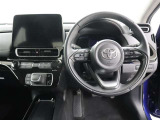 足元も広く、視界良好な運転席です