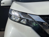 【LEDヘッドライト】とっても明るいLEDヘッドライトが装着されているので、夜の運転も明るく安全です。