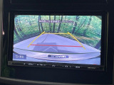【バックカメラ】駐車時に後方がリアルタイム映像で確認できます。大型商業施設や立体駐車場での駐車時や、夜間のバック時に大活躍!運転スキルに関わらず、今や必須となった装備のひとつです!