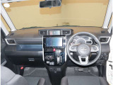 オシャレなインテリアで運転する気分も盛り上がりますよね^^
