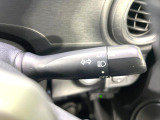 【オートライト】周りの明るさに応じて自動でヘッドライトの点灯・消灯ができる機能です!ライトの付け忘れ・消し忘れなどが無くなり、雨の日や夕方の走行も安心!トンネル通過時も便利ですね♪