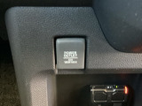 アクセサリーソケットを装備。車内アクセサリーの電源として便利です。