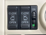 【両側パワースライドドア】スマートキーや運転席のスイッチで後席両側スライドドアの開閉が可能♪電動だから力を入れてドアを開ける必要が無く、小さなお子様でも簡単に開け閉めでき快適です♪