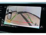 【リヤビューカメラ(Rear Assist)】後方確認や障害物検知をアシストし、安全な駐車をサポート。