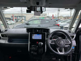 見晴らしの良さと明るい室内で、いつでも気持ちよくドライビングが楽しめます。車両感覚もつかみやすいので、老若男女問わず運転がしやすいルーミーですよ(^_-)-☆