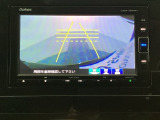 バックでの車庫入れも安心です! リアカメラが付いているバックモニター付のナビを装備しております。操作線もついており距離感も画面から確認できます。