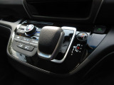 インパネシフトだから視線の移動も少なく足元もスッキリ。運転席もゆったりしているのでゆとりを持ってドライブできますね。