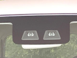 【スマートアシスト】走行中に前方の車両等を認識し、衝突しそうな時は警報とブレーキで衝突回避と被害軽減をアシスト。より安全にドライブをお楽しみいただけます。