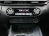 オートエアコンですので、車内を快適な空間に出来ます♪