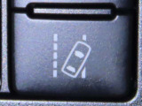 車線逸脱警報装置を装備しております。