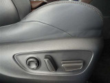 パワーシート搭載。微妙な調整が手軽にでき、ピッタリのポジションで運転することが可能です。
