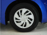 ◆純正ホイール装着車◆シンプルなデザインのホイールキャップ付きです。