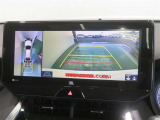 パノラミックビューモニター搭載。カメラで車両周囲の状況を映し出すため、狭い場所での駐車などに役立ちます。
