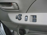 運転席 助手席パワーウインドウです。