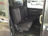 スライドドアなら狭い駐車場でもドアをぶつける心配がありません。ステップが低く乗り降りもしやすいです。