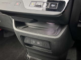 コード不要のワイヤレス充電付きです。