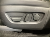 こちらのグレードは助手席にもパワーシートを装備しております!運転席同様お好みで調整が可能です!