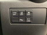 各種機能の切替スイッチは運転席パネル下に集約されています。任意で切り替え可能なため状況に合わせてお使いください。