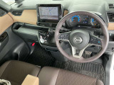 アダプティブタイプのオートクルーズです。車線中央付近を走行するようにステアリングを制御し、運転者のハンドル操作を支援します。