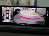 360&deg;ビューモニターでは、両サイドとフロント、バックカメラの合成で、あたかも上空から見下ろした様に周囲を確認して頂けます。駐車場だけでなく、T字路等でも活躍のアイテムです!