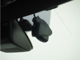 ◆ドライブレコーダー◆映像・音声などを記録する自動車用の装置です。 もしもの事故の際の記録はもちろん、旅行の際の思い出としてドライブの映像を楽しむことができます。