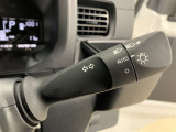 車外の明るさによって自動で点灯・消灯するオートライト