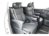 ゆとりある広々とした車内空間は、ドライブを始め買い物やレジャーなど、幅広く活躍します。一人でもみんなとでもお出かけを楽しみましょう!