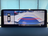狭い場所での駐車やすれ違いなどでより的確な運転操作に役立つ360&deg;ビューモニターが装備されています。